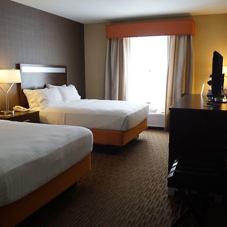 Holiday Inn Express Hotel & Suites Watertown - Thousand Islands By Ihg Exterior foto