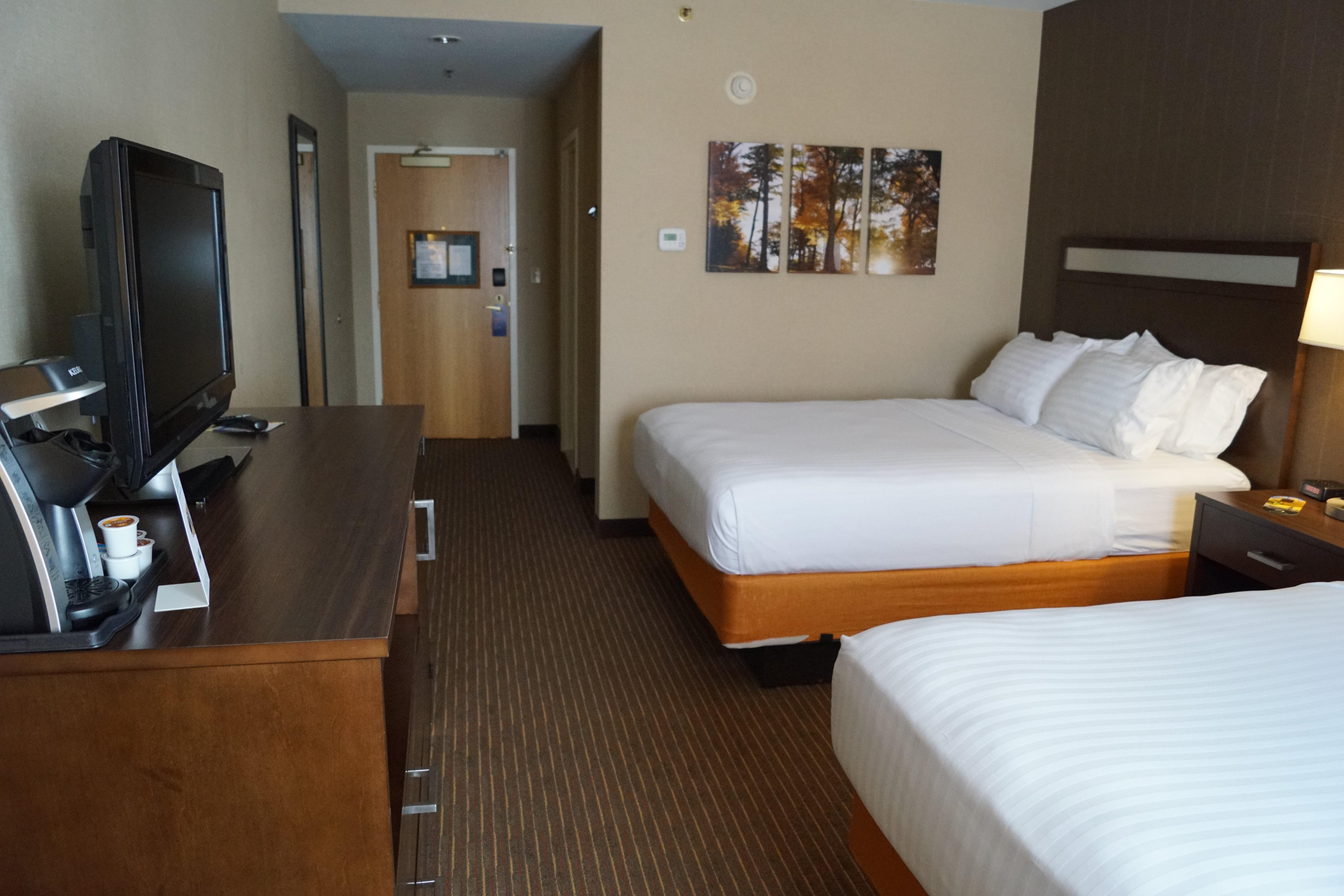 Holiday Inn Express Hotel & Suites Watertown - Thousand Islands By Ihg Exterior foto
