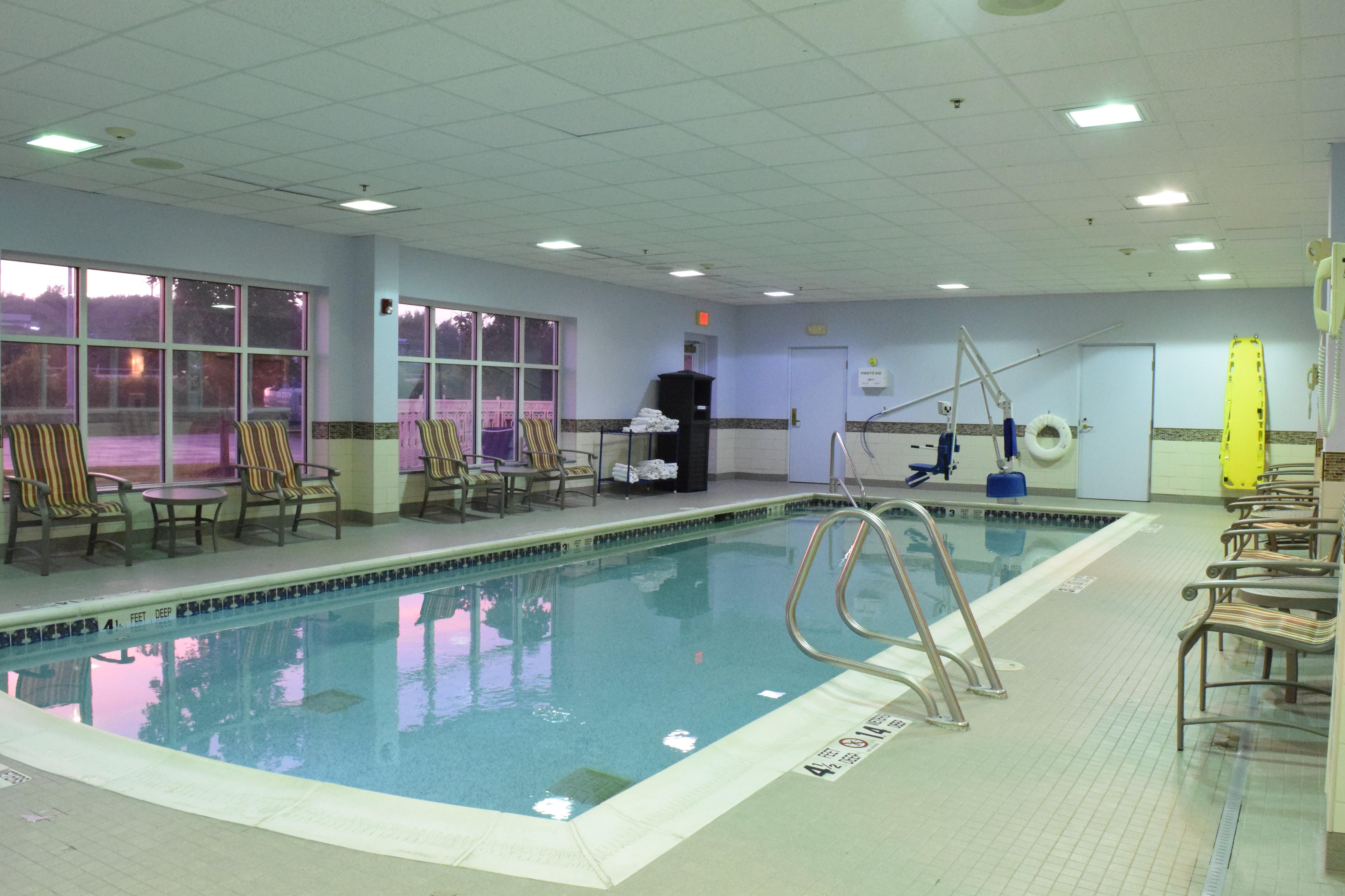 Holiday Inn Express Hotel & Suites Watertown - Thousand Islands By Ihg Exterior foto