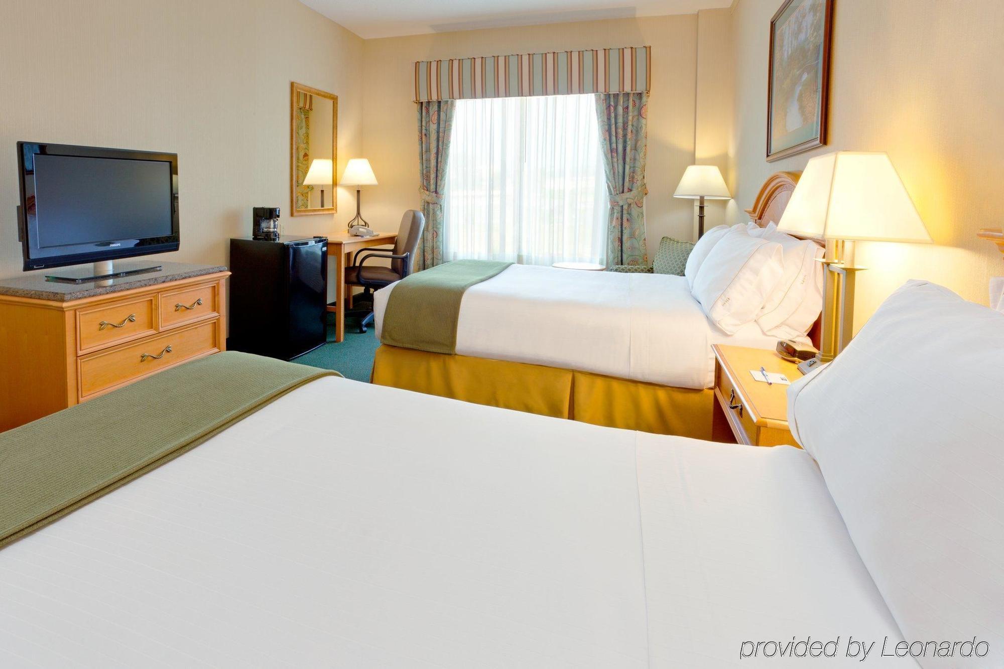 Holiday Inn Express Hotel & Suites Watertown - Thousand Islands By Ihg Exterior foto
