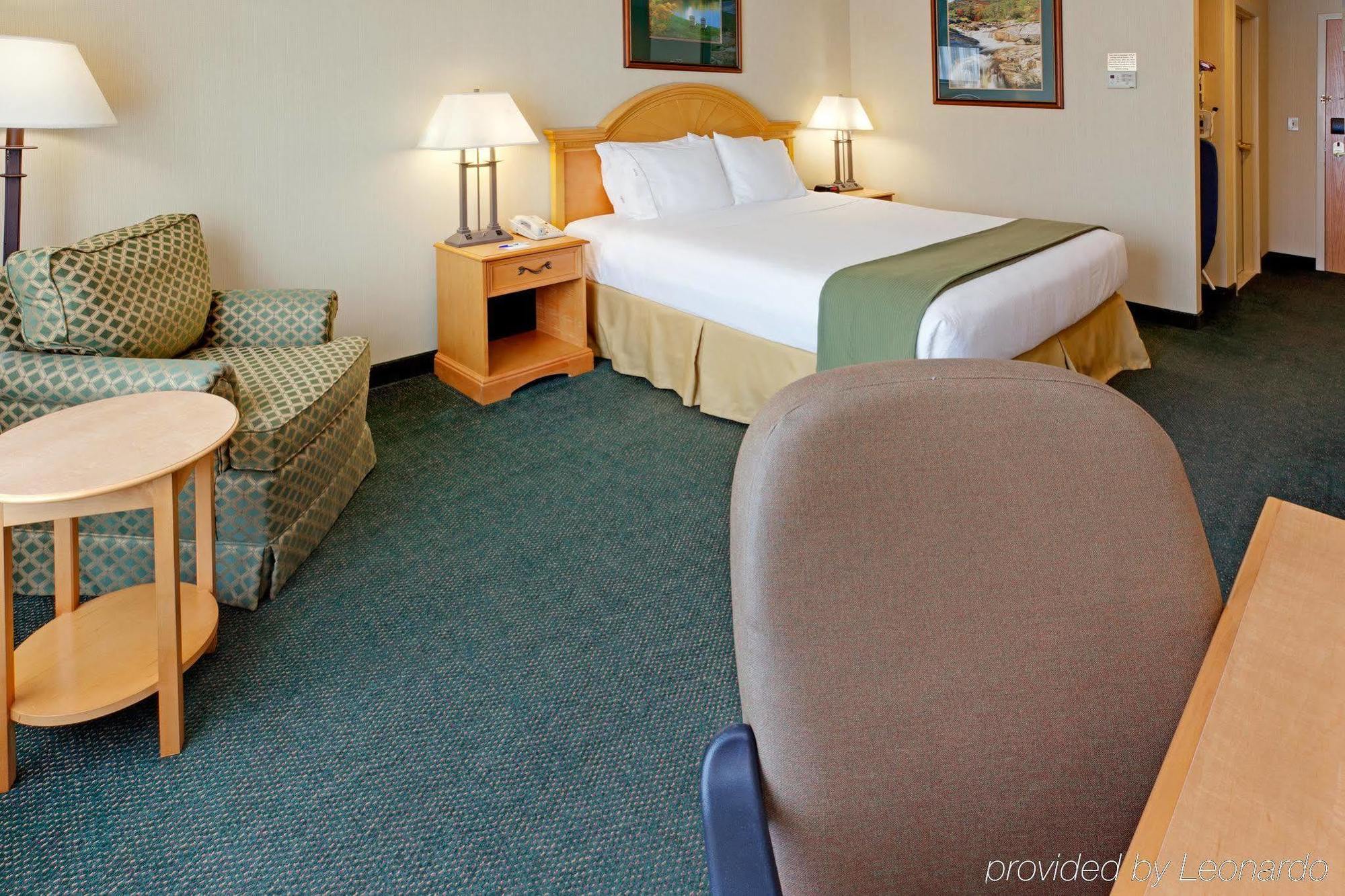 Holiday Inn Express Hotel & Suites Watertown - Thousand Islands By Ihg Quarto foto