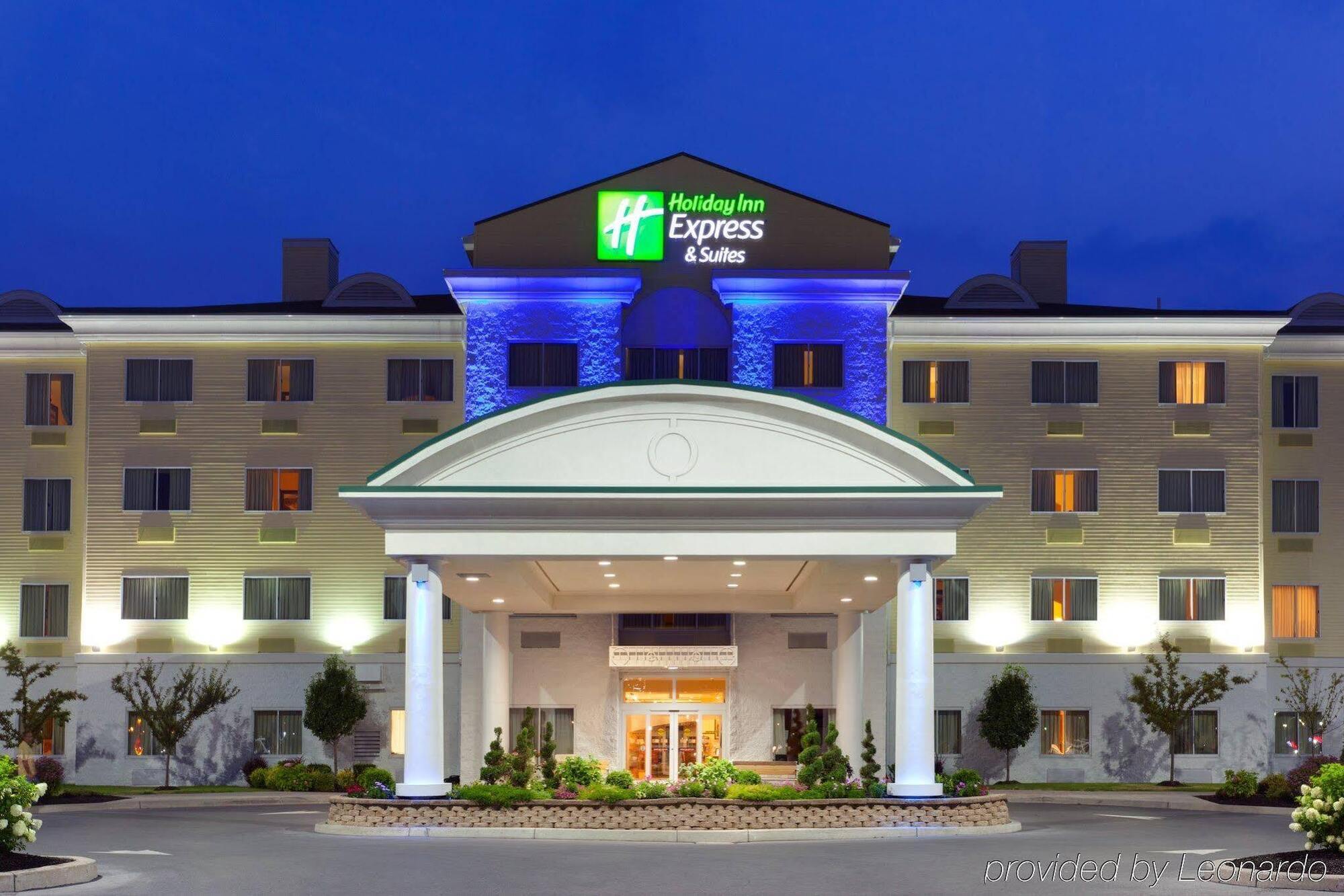 Holiday Inn Express Hotel & Suites Watertown - Thousand Islands By Ihg Exterior foto